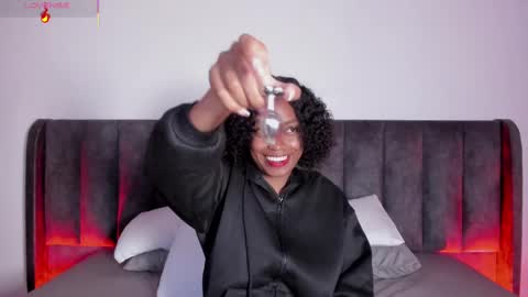 Snapshot of martina_jackson_ chatting on February 9, 7:09 pm Laura online show from February 9, 7:09 pm