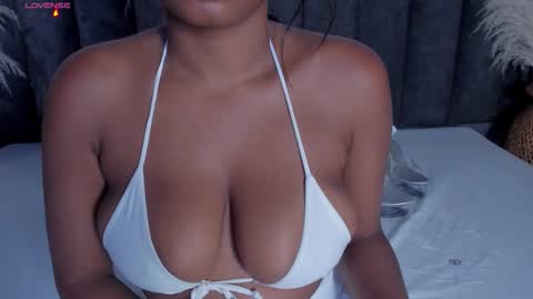 Snapshot of martina_jackson_ chatting on September 15, 4:12 am Laura online show from September 15, 4:12 am