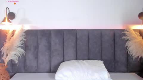 Snapshot of martina_jackson_ chatting on September 19, 9:15 pm Laura online show from September 19, 9:15 pm