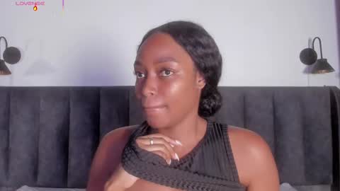 Snapshot of martina_jackson_ chatting on November 15, 7:54 pm Laura online show from November 15, 7:54 pm