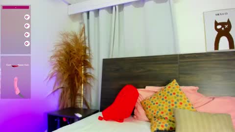 Snapshot of martina_miiller chatting on February 6, 12:48 pm martina mIIler online show from February 6, 12:48 pm