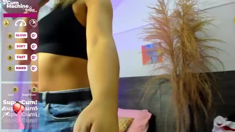 Snapshot of martina_miiller chatting on February 18, 12:39 pm martina mIIler online show from February 18, 12:39 pm