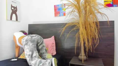 Snapshot of martina_miiller chatting on February 22, 12:40 pm martina mIIler online show from February 22, 12:40 pm