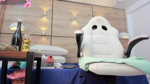 martina touss  online show from January 9, 6:04 pm