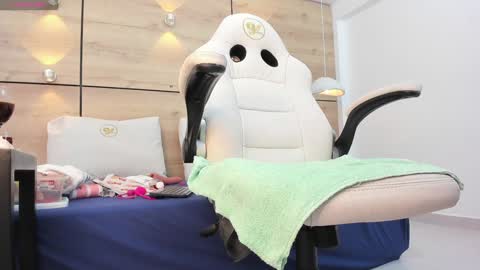 martina touss  online show from January 18, 5:20 am