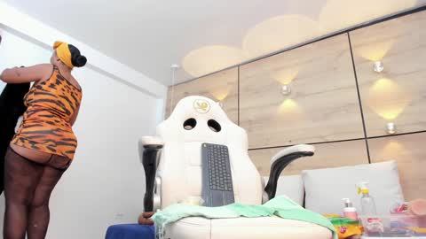 martina touss  online show from February 1, 11:06 pm