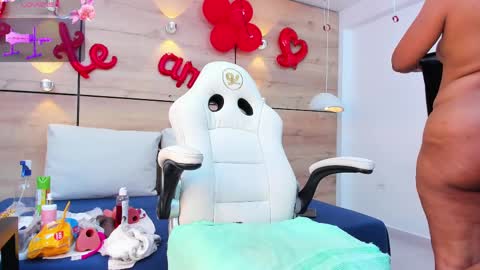 martina touss  online show from February 13, 10:00 pm