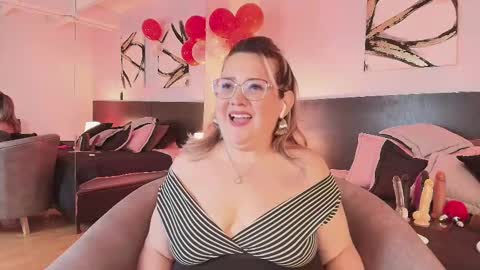 Snapshot of martinacaicedo chatting on February 15, 12:54 pm Martina Caicedo online show from February 15, 12:54 pm