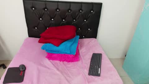 Snapshot of martinaclark chatting on January 8, 6:52 am Martina online show from January 8, 6:52 am