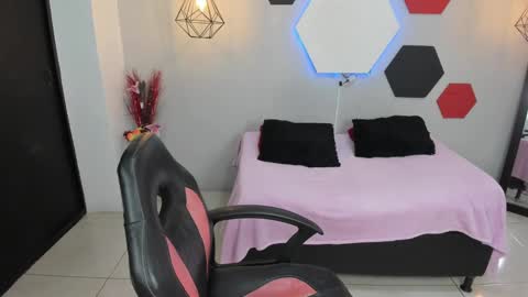 Snapshot of martinaclark chatting on January 12, 7:43 am Martina online show from January 12, 7:43 am