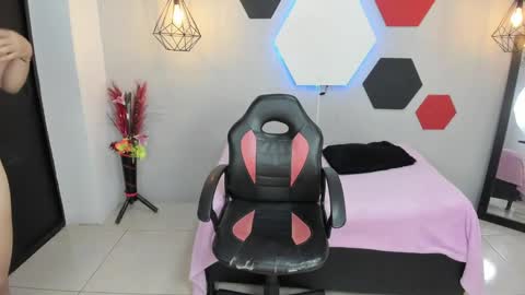 Snapshot of martinaclark chatting on January 15, 4:36 am Martina online show from January 15, 4:36 am