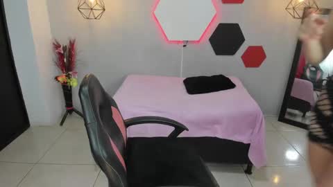 Snapshot of martinaclark chatting on January 15, 7:37 am Martina online show from January 15, 7:37 am