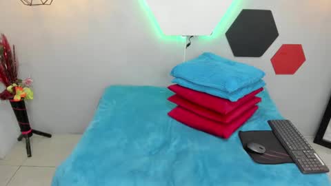 Snapshot of martinaclark chatting on February 16, 5:15 am Martina online show from February 16, 5:15 am