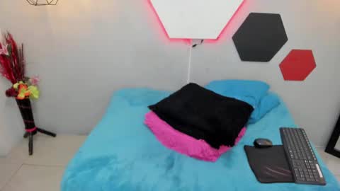 Snapshot of martinaclark chatting on February 23, 10:49 am Martina online show from February 23, 10:49 am