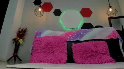 Snapshot of martinaclark chatting on September 28, 3:45 am Martina online show from September 28, 3:45 am