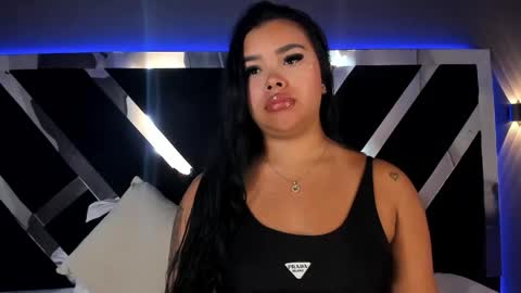 Snapshot of martinagarcia__ chatting on May 2, 7:19 pm Martina Garcia online show from May 2, 7:19 pm