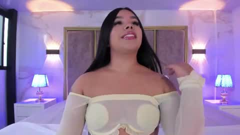Snapshot of martinagarcia__ chatting on July 3, 7:31 pm Martina Garcia online show from July 3, 7:31 pm
