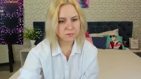 mary__bailey online show from January 15, 7:48 am