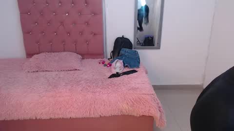 Hi guys im Mary  online show from February 4, 12:11 pm