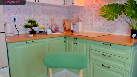 Snapshot of mary_marlow chatting on April 14, 11:00 pm Mary online show from April 14, 11:00 pm