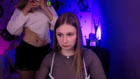 Mary online show from April 22, 7:26 pm