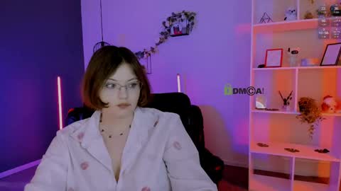 mary_moon__ online show from April 22, 7:15 pm