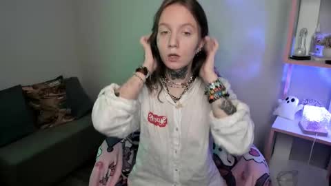 Snapshot of mary_xextra chatting on October 25, 1:24 am Mary GTM3Mon Wed Thu Sat Sun 0400 am-1030pm online show from October 25, 1:24 am