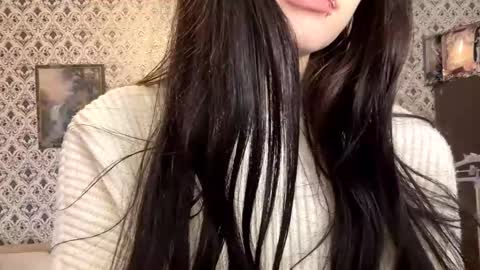 Snapshot of maryamtraylor chatting on December 15, 2:10 pm Sofia online show from December 15, 2:10 pm