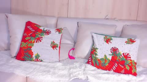   online show from December 6, 3:22 pm