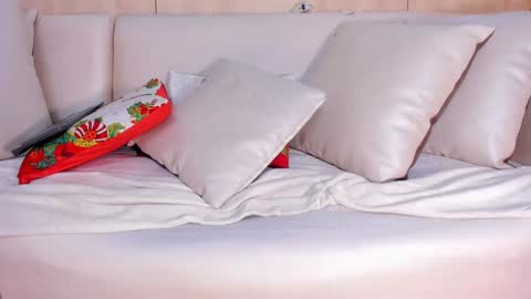   online show from December 14, 3:15 pm