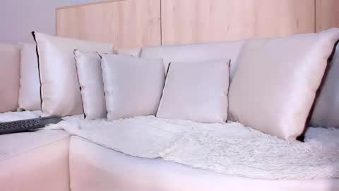   online show from March 3, 12:58 pm