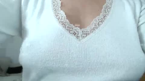 Snapshot of maryil chatting on December 3, 10:50 am Maryil online show from December 3, 10:50 am