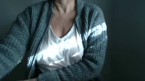 Snapshot of maryil chatting on December 25, 10:06 am Maryil online show from December 25, 10:06 am