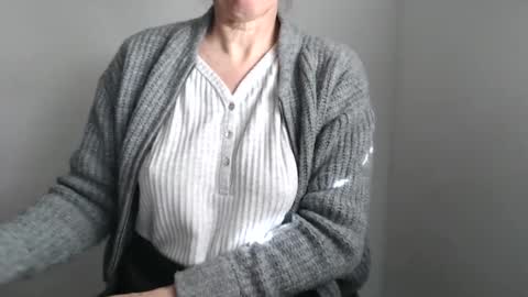 Snapshot of maryil chatting on December 29, 10:56 am Maryil online show from December 29, 10:56 am