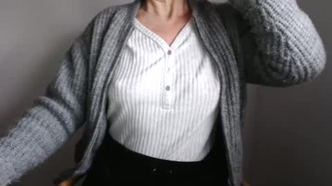 Snapshot of maryil chatting on December 31, 9:53 am Maryil online show from December 31, 9:53 am