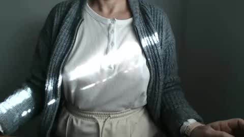 Snapshot of maryil chatting on January 14, 9:56 am Maryil online show from January 14, 9:56 am