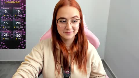 Dulce Maria online show from December 13, 6:59 pm