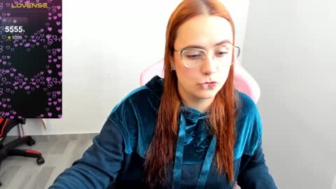 Dulce Maria online show from January 6, 7:24 pm