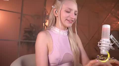 Snapshot of marylunamay chatting on August 2, 6:06 pm Mary online show from August 2, 6:06 pm