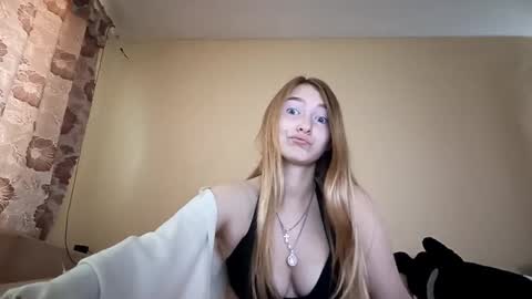 Hi My name is Elina Im 18 years old. online show from September 10, 7:19 am