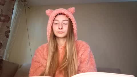 Hi My name is Elina Im 18 years old. online show from September 11, 7:08 am