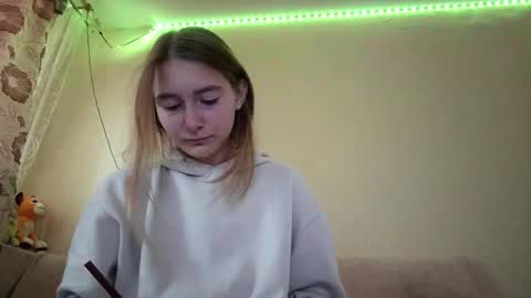 Hi My name is Elina Im 18 years old. online show from September 17, 6:37 am