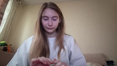Hi My name is Elina Im 18 years old. online show from September 18, 5:53 am