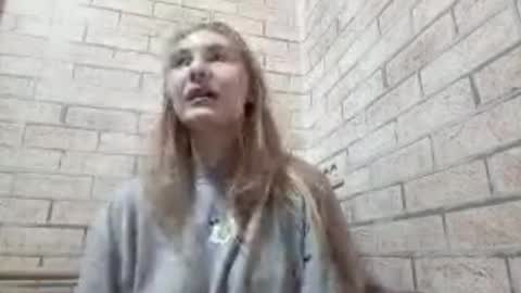 Hi My name is Elina Im 18 years old. online show from September 22, 10:28 am