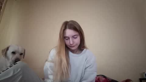 Hi My name is Elina Im 18 years old. online show from September 25, 6:50 am