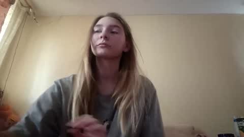 Hi My name is Elina Im 18 years old. online show from September 30, 6:07 am