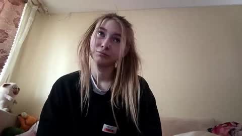 Hi My name is Elina Im 18 years old. online show from October 1, 6:08 am
