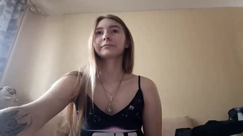 Hi My name is Elina Im 18 years old. online show from October 10, 6:56 am