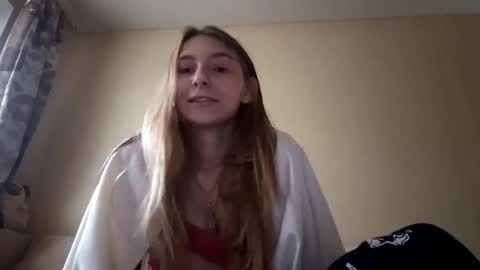 Hi My name is Elina Im 18 years old. online show from October 21, 6:14 am