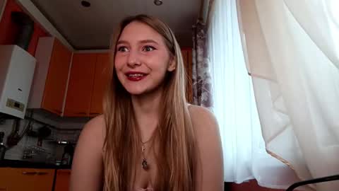 Hi My name is Elina Im 18 years old. online show from October 29, 5:53 am